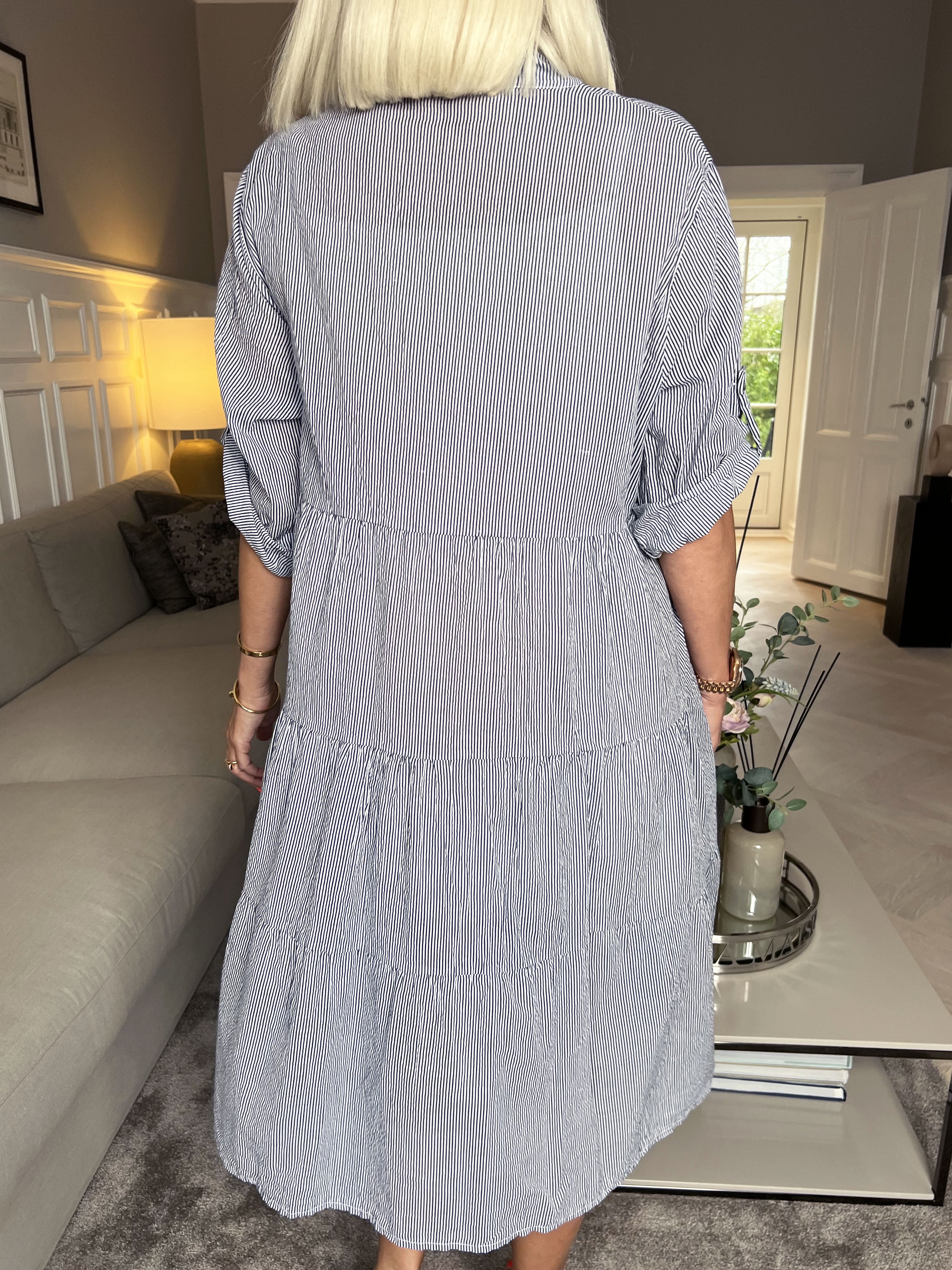 Cataleya - Sød stribet skjortekjole i bomuld